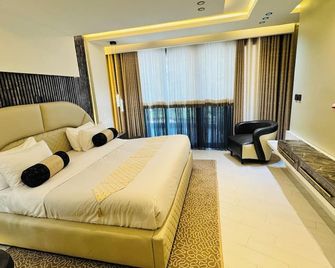 Safe Heaven Home amazing 9-Bedroom House With Wifi In Gisenyi - Gisenyi - Bedroom