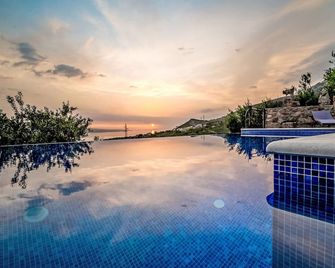 Holiday Home Bellavista by Interhome - Makarska - Piscina