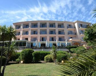 Hôtel du Parc Cavalaire sur Mer - Cavalaire-sur-Mer - Building