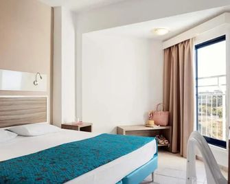 拉塔尼亞花園公寓式酒店 - 帕拉利米尼