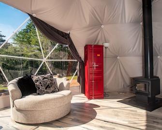 Roseway River Cottages - Shelburne - Living room