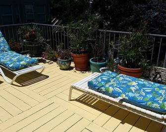 Entire 2BR, centrally-located, w/parking! - San Francisco - Balcón
