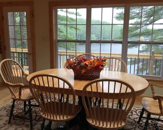 Spring, Summer, Fall and Winter Peaceful and Easy on Belleau Lake. - East Wakefield - Dining room