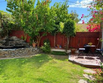 Cute Cozy Guest House in Beverly Hills - Los Ángeles - Patio
