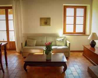 Holidays on an ecological farm, in the apartment Alloro - Urbino - Living room