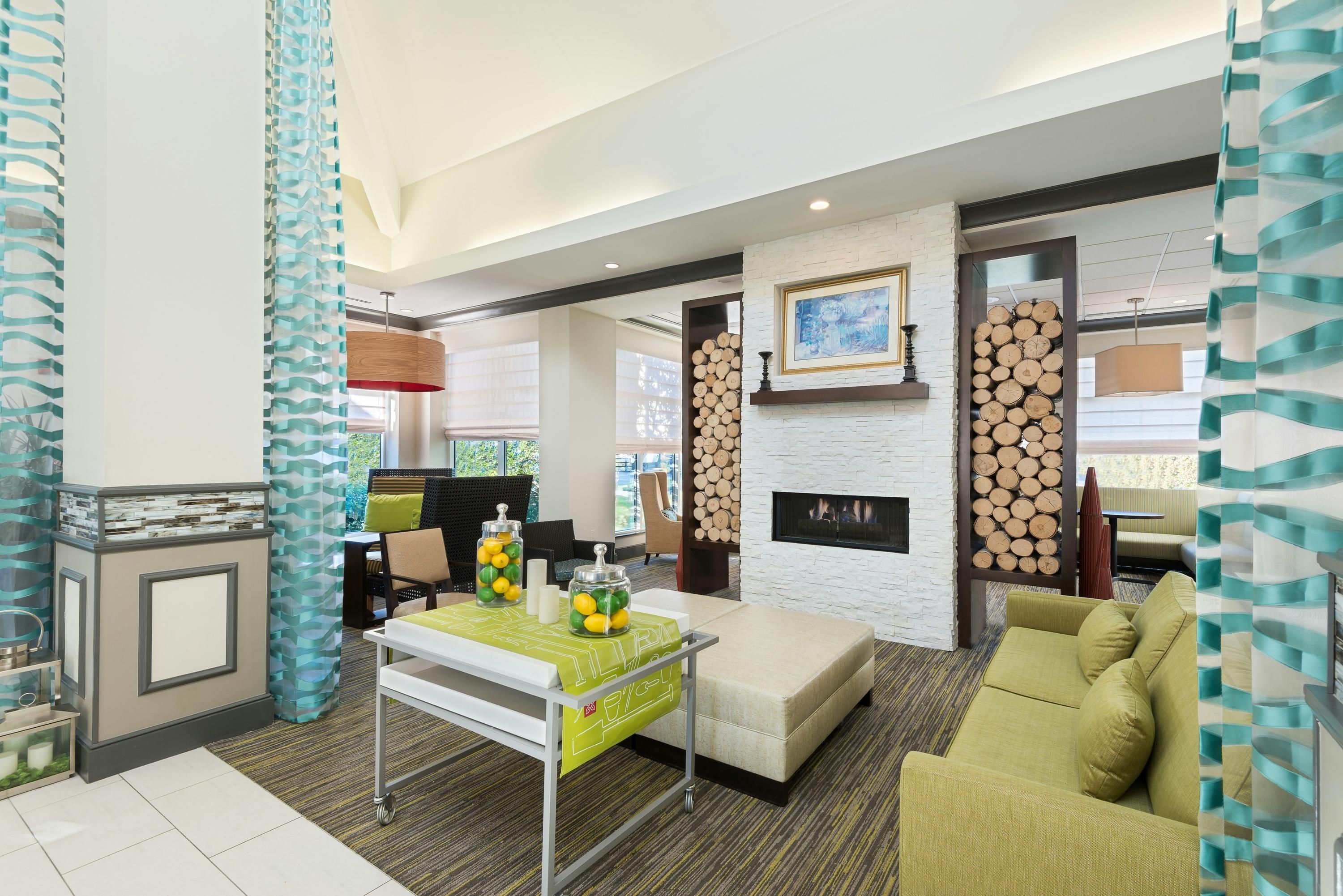 Hilton Garden Inn Westbury - Westbury - Lobby