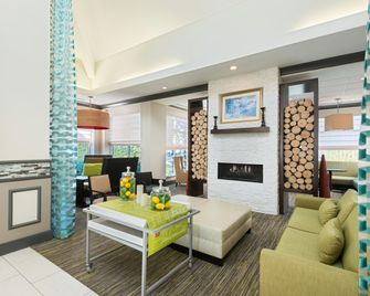 Hilton Garden Inn Westbury - Westbury - Lobby