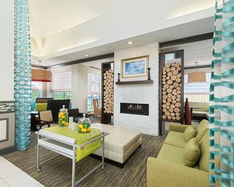 Hilton Garden Inn Westbury - Westbury - Lobby