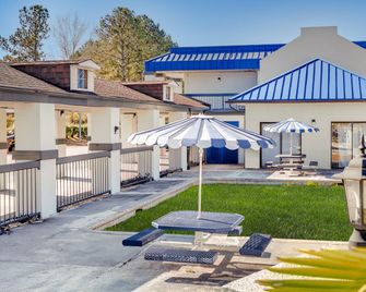 Rodeway Inn Greenwood - Greenwood - Gebäude