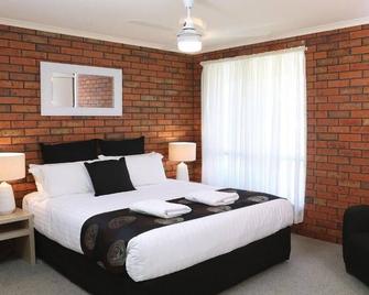 Jacaranda Holiday Units - Swan Hill - Bedroom