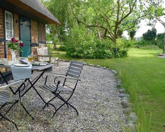 Kl. Reetkate f. 2 pers. / WLAN / sauna / garden / a few minutes to the beach - Panker - Patio