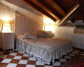 B&B La Maison degli Angeli - דסנצאנו דל גארדה - חדר שינה