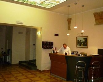 Hotel Santa Chiara - Sant'Angelo in Vado - Рецепція