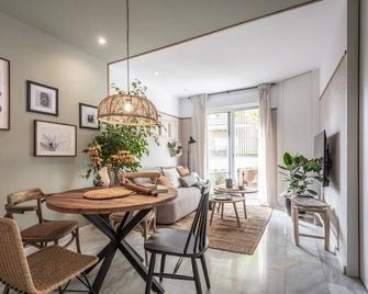 Sabina - 1 bedroom and terrace in Almagro - Madri - Restaurante