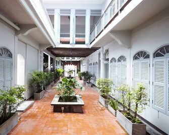 The Memory at On On Hotel - Phuket - Utsikt