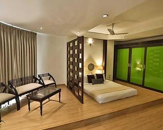 Clark Greens Airport Hotel & Spa Resort - New Delhi - Living room