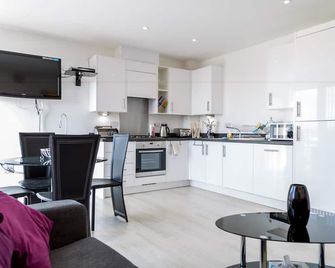 Kingfisher Cambridge Central West Apartments - Cambridge - Kitchen