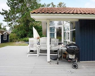 8 Person Holiday Home in Rodby-by Traum - Rodby - Terasa