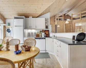 Pet friendly home in ålbæk with sauna - Ålbæk - Kitchen