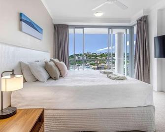 Apartment 1102 | 11th Floor River & Stadium Views - Townsville - Bedroom