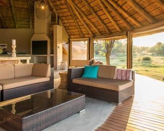 Lookout Safari Lodge - Hammanskraal - Living room