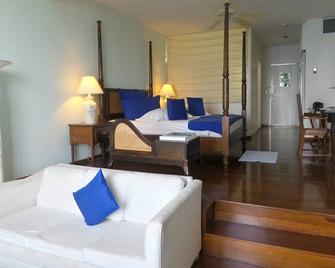 Blue Haven Hotel - Bacolet Bay - Tobago - סקארבורו (טרינידד וטובאגו) - סלון