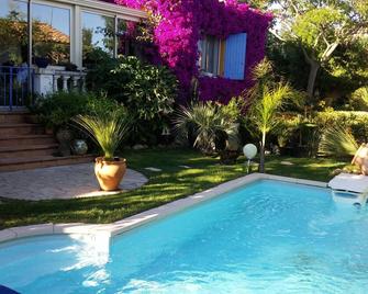 Room with private bathroom, swimming pool - La Londe-les-Maures - Piscina