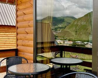 Kazbegi Inn Cottages - Stepantsminda - Balcon