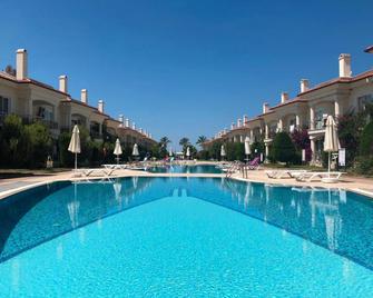 Sunset Beach Resort Aqua Lettings - פטהייה - בריכה