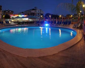 Hawaii Hotel 2 - Marmaris - Piscina