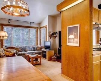 Ski-Inandski-Out Northstar Condo Near Lake Tahoe! - Truckee - Sala de estar