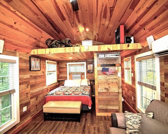 The Americana - Parker Creek Bend Cabins - Murfreesboro - Habitación