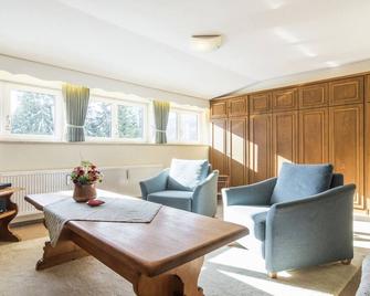 Quaint Apartment with Sauna - Riezlern - Living room