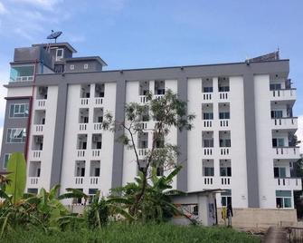 At Ease Hotel Suvarnabhumi - Bang Phli - Gebouw