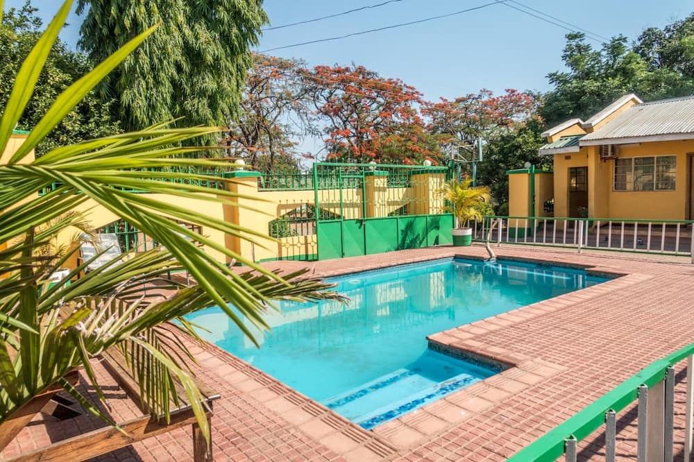 Woodlands Lodge & Tours - Livingstone - Pool