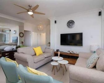 Umdloti Beachfront Resort 514 Penthouse - Spectacular Ocean & Breaker Views - Umdloti - Sala de estar