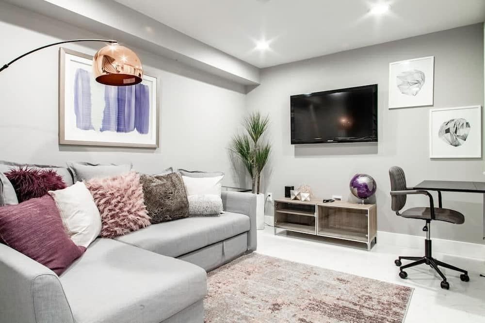 Centrally-Located Well-Decorated Solar-Powered - واشنطن د.ك. - غرفة معيشة