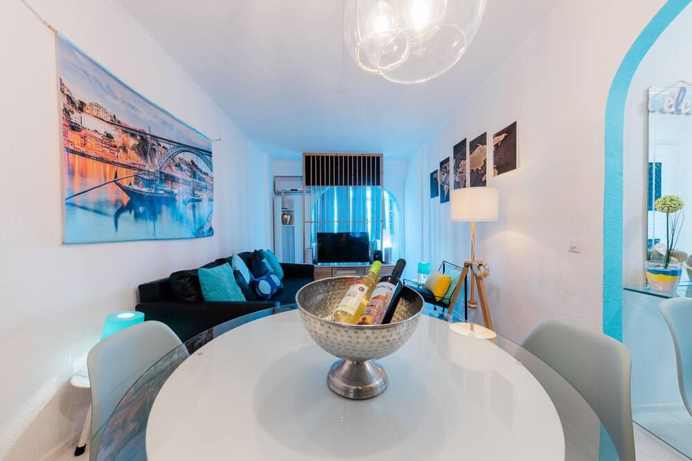2 Room Condo - 5 mins from Costa da Caparica Beach & Bars - קוסטה דה קפאריצה - חדר אוכל