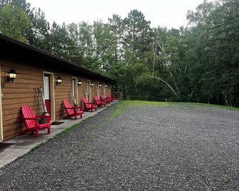 Birch Point Resort Condo #16 - Nelson Lake, Hayward - Hayward - Binnenhof