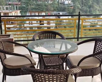 Shesh Besh Guest House & Restaurant - Kullu - Balcony