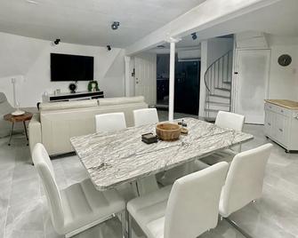 Dome House in Bonita Springs- Naples area, close to shopping and beaches - Bonita Springs - Dining room