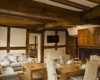 The Three Gables - Stratford-upon-Avon - Living room
