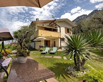 Lake Garda Apartment - Panorama - Limone sul Garda - Innenhof