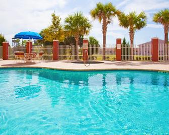 Holiday Inn Express Hotel & Suites Port Richey - Port Richey - Pool