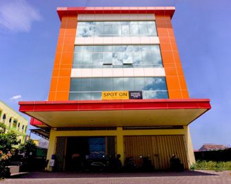 Hotel O Pondok Bintang - Makassar - Building