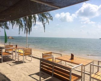 Sea Coral Beach Resort - Telukbakau - Plaża