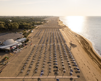 Villa with garden and beach place - Bibione - Playa