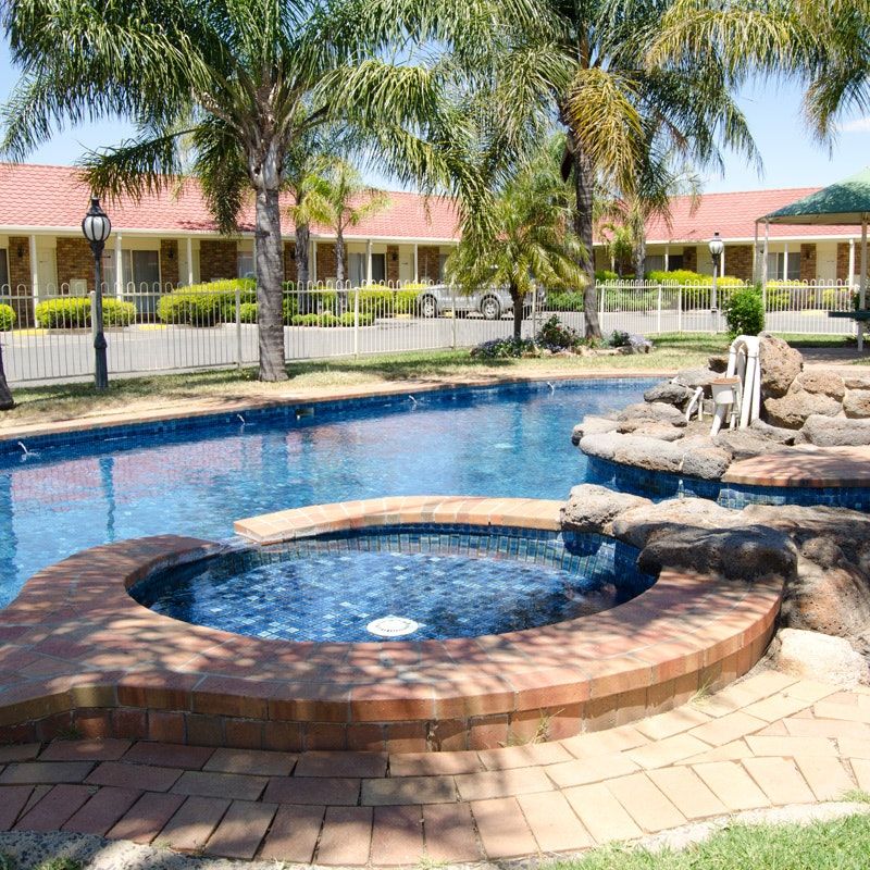 باينز كونتري كلوب موتور إن