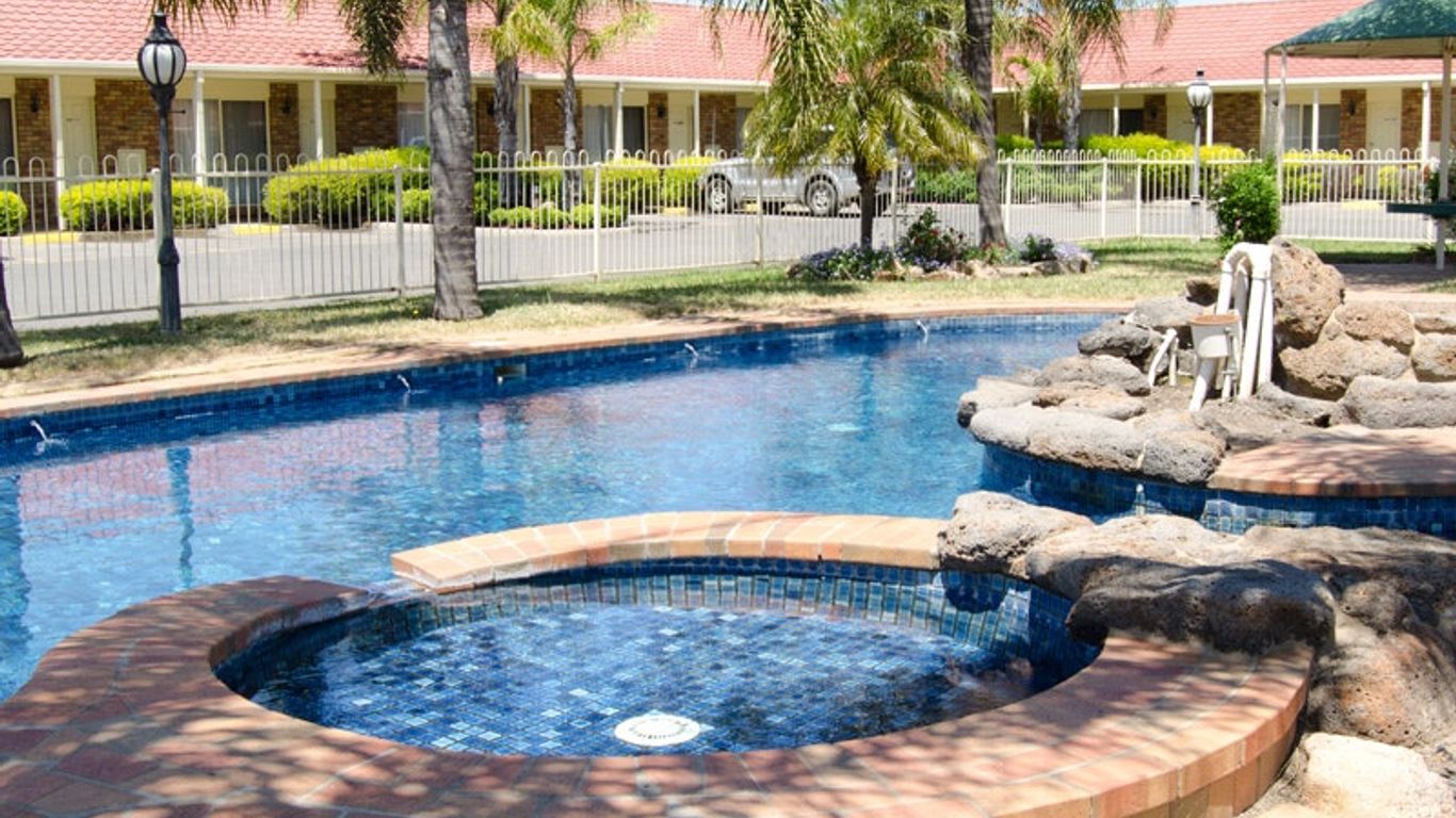 باينز كونتري كلوب موتور إن