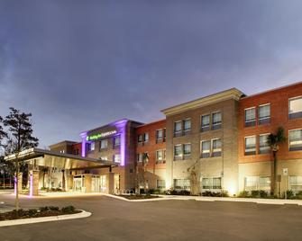 Holiday Inn Express & Suites Summerville - Summerville - Gebäude